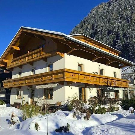 Gaestehaus Elisabeth Bed & Breakfast Mayrhofen Bagian luar foto